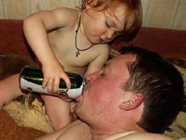Это папина доча, норм фото, не сама ведь пьёт. А вот папа походу себя ужасно чувствует, вся кровь в голове....