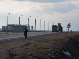 Давай вместе посмотрим на дорожные знаки. Потом ты в яндексе посмотришь где это. Хорошо? А можешь ещё и геотегами воспользоваться или сразу в яндекс-карте посмотреть фотки. Все эти фотки ты найдёшь на отрезке Красноярск-Ачинск с длиной пути порядка 180 км.