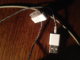 два года пользуюсь так, и походу этот провод теперь просто бессмертен)