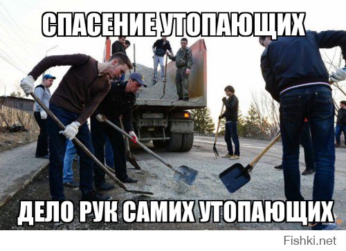 В Свердловской области автомобилисты сами заделывают ямы на дорогах 