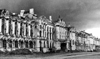 Вот что осталось после фашистов от Екатерининского дворца в Пушкине.