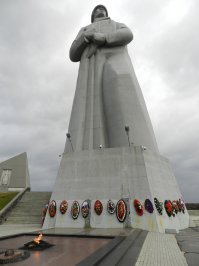 Умели же раньше монументальные памятники ставить. В Мурманске был два года назад, хоть и не такой высокий, но все равно очень внушительно смотрится.