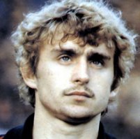 Я что, Черенкова не знаю...
Сравните эти фотки с верхней.
Есть ещё один нюанс: Черенков практически не играл за сборную, Олейников - постоянно