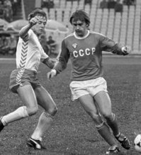 А гугл в поиске по картинке вместо с настоящими фотками Фёдора Фёдоровича выдает и такие. Это не значит, что он тут везде