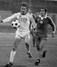 А гугл в поиске по картинке вместо с настоящими фотками Фёдора Фёдоровича выдает и такие. Это не значит, что он тут везде