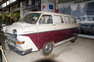 В Москве есть музей ретро автомобилей. вот несколько фоточек от  туда