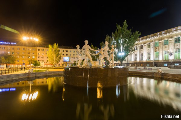 Родной мой Волгоград...  Один из самых депрессивных и экономически отсталых городов России... (это факт и с этим ничего не поделать) 
Всё бедненько и гаденько.