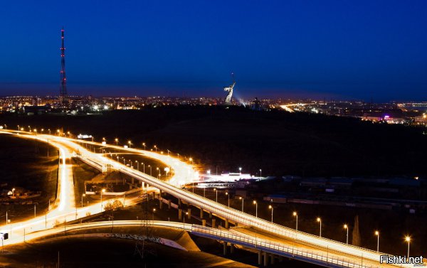 Родной мой Волгоград...  Один из самых депрессивных и экономически отсталых городов России... (это факт и с этим ничего не поделать) 
Всё бедненько и гаденько.