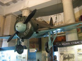 "...УТИ-4. Сейчас он находится в авиационном музее в Хельсинки и является единственным в мире сохранившимся И-16." 
.
А И-16 Б.Ф.Сафонова из Центрального Военно-Морского Музея (см. фото1) это что?
Да и в Музее авиации Северного флота стоит найденный в 80-х и восстановленный (см. фото2)
В Монино тоже макет стоит.
.