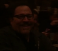 А не Джон ли Фавро с Мюрреем сидит в баре? (режиссер "Железного человека")