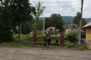 Даже и не знаю, завидовать вашему незамутненному сознанию или нет. Я церковь эту вижу фактически из окна. Слева стройка, которую развалили великие "активисты", а справа огромный мусорный пустырь, в говне и мусоре. Но вам хоть что показывай, у вас все будет фотошоп. Без таких людей, как вы, просто не случилось бы того, что произошло в Украине. Вы даже в какашке увидите красоту и умиление. Целый необычайный мир живет на этой какашке. Живет и крутится, целая цивилизация. Страна может лететь в пропасть, кругом твориться страшные события, а вам радость и умиление. Ведь все можно оправдать и объяснить.Я могу очень много фоток запостить, но не буду. Мне не за чем вам что-то доказывать. Ведь у вас есть интернет под рукой и карты гугл. Живите в своем придуманном мире, и радуйтесь. Я же предпочитаю не заниматься приукрашиванием реальности. На последок, еще немного фоток. Нет в Вене какашечек после лошадок. Как бы вам этого не хотелось бы! Все вылизано, как языком! А первая фотка как бы намекает вам о месте нахождения мусорников. Специально для вас только что нарисовал в фотошопе!