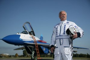 хоть и не голливудский... но не хотел его расстраивать