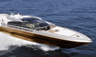 Вот заголовок "Роскошная яхта "Goda" меня впечатлила".
Дак вот, меня она ни капли не впечатлила, почему, я написал. 
Вот эта яхта впечатляет экстерьером.
Эта стоимостью.
А эта своим возможным "ареалом обитания".