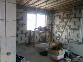 А вот мой штукатур! (честно сказать профи своего дела!!!, без шуток)