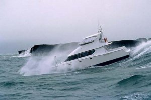 А если шторм? Куда стулья, куда стеклянные двери...