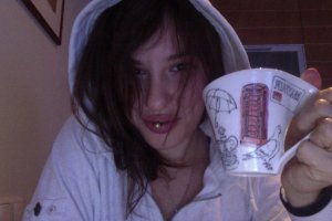 Скандально - известная блогерша Лена Миро, никогда не бывшая замужем, раздает советы замужним женщинам, как себя вести с мужьями.  А у меня один совет к женщинам, если они хотят быть счастливым в семейной жизни - не походите на нее.