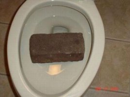 Залез он, а страшно мне: человек-флаг на самой высокой дымовой трубе в Европе