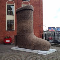 И мы не отстаём. Наш валенок тоже не маленький.