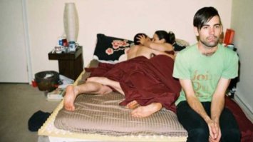 Размер ноги у девушки совпадает с партнерским....