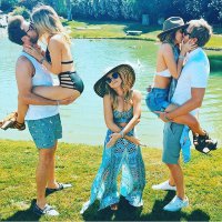 А на этом фото в центре жена фотографа! У моей полно таких одиноких фотографий!