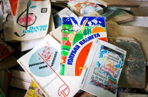 Книжки новые. автор либо врет внаглую, либо подкинул.