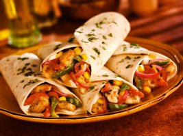 Торти́лья — тонкая лепёшка из кукурузной или пшеничной муки, употребляемая в пищу главным образом в Мексике, странах Центральной Америки и США. В Мексике тортильи являются одним из национальных блюд.
Гдето нас обманывают