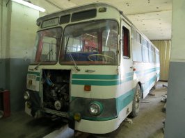 у нас до войны 2014 года на шахте Луганское трудились парочка таких ЛиАЗов развозя шахтеров,только двигателе там уже дизели....сейчас их уже наверно нет,их укры либо спалили,либо угнали...