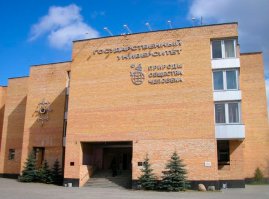 В реале тоже забавно.
Международный университет Дубна
- Где учишься?
- Где-где, в МУДе!
:)