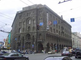 На меня неизгладимое впечатление произвел дом Вавельберга. В самом начале Невского проспекта.