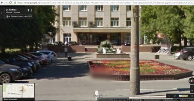 мне нравится на ул. Свободы как стоит, можно подойти и потрогать красавца!