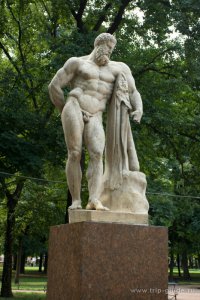 А с чего такая констатация? Вот эти статуи в России и головы у них на месте