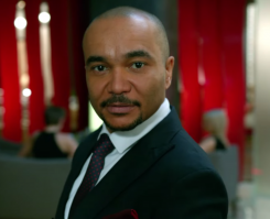 Баклажан поднялся... теперь управляющий отелем, да!