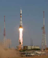 Цвета различаете? Посмотрите на выхлоп китайской ракеты и наших "Союзов".
Китайцы на "вонючке", наши на керосине. Для общего развития.
Могут быть движки одинаковые? Свои у них!