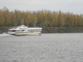 Автор брехло, скажем мягко. Крупнейший российский речной перевозчик работает в Ханты-Мансийске. На его вооружении скоростные суда Зори, Метеоры, Восходы, Линды (которых больше нигде нет), Марс-2000, суда проекта А-145. До сих пор работают. Возят людей от Ханты-Мансийска до Салехарда.