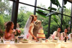 Друг жениха в ужасе, написано, а вдруг это не друг, а как раз-таки жених ))