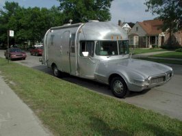 Народ во все времена чудил по разному,
все хотели комфорта
А на последнем фото мой фаворит,классика жанра!