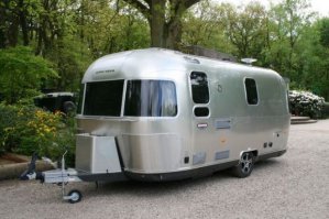 Народ во все времена чудил по разному,
все хотели комфорта
А на последнем фото мой фаворит,классика жанра!