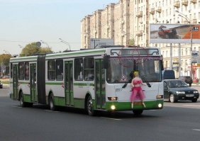 Первая брачная ночь может быть непредсказуемой. Друзья подарили жениху "запасной аэродром"! :)
