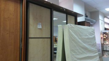 Согласен.Я думаю, все-таки у нас цены на заказ.Сходил,заснял). Если небольшие шкафчики,в две двери, они у нас тоже недорого.