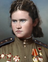 Пасько́, Евдоки́я Бори́совна (родилась 30 декабря 1919 года) — штурман эскадрильи 46-го гвардейского ночного бомбардировочного авиационного полка, Герой Советского Союза. По данным лётной книжки совершила 790 боевых вылетов и 10 вылетов на спецзадания. Насколько я знаю, единственная ныне здравствующая женщина Герой Советского Союза.