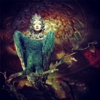 Напомнила птицу Феникс из фильма "Садко" в исполнении Лидии Вертинской :)