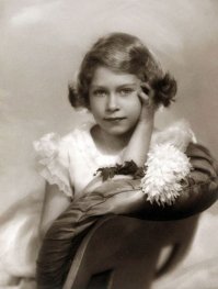 Вот как изменилась королева Елизавета за 90 лет