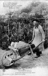 Всё высосано из пальца! Одинаково удобно долбить в обе стороны, если у тебя руки заточены как надо. Только еврей мог сказать, что его язык древнейший на Земле, это бред. Когда появилась бумага никто не знает, вся история состоит из сплошных догадок "историков", мы даже толком не знаем, что было 200 лет назад, что уж говорить про 2 тысячи! Какой смысл был изначально писать на каменюках? Это слишком сложно и не могло иметь практической цели! Значит изначально были легкие материалы, на которых писали и могли оперативно обмениваться информацией! Иногда надо думать, прежде чем делать выводы. По вашему выходит, что древний почтальон выглядел примерно так: