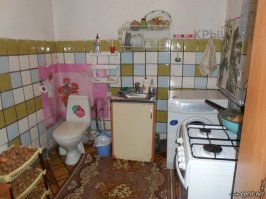Предлагаю, в качестве пробного шага, объединить туалет и ванную комнату Матвиенко. В единый, так сказать, укрупнённый санузел. Если  тёте Вале понравится, добавить к санузлу кухню и спальню. Как-то так: