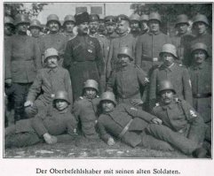 Белогвардейская сволочь с хозяевами. С теми кому они служили и чьи интересы в России защищали.