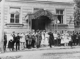 Генерал П.Н. Врангель принимает парад войск в Царицыне. 29 июня 1919 г.
