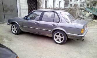 Эх, BMW e30 M3 несбыточная мечта.... Жаль что s50 вместо s14 воткнули. Сам на e30 катаюсь...