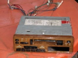 Ну и магнитолу надо было под дерево влупить...