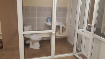 В одном из офисов, в зале приема заказов.