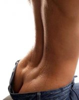 Иногда, полюбив ямочки на попке, мужчины по ошибке женятся на всей девушке...